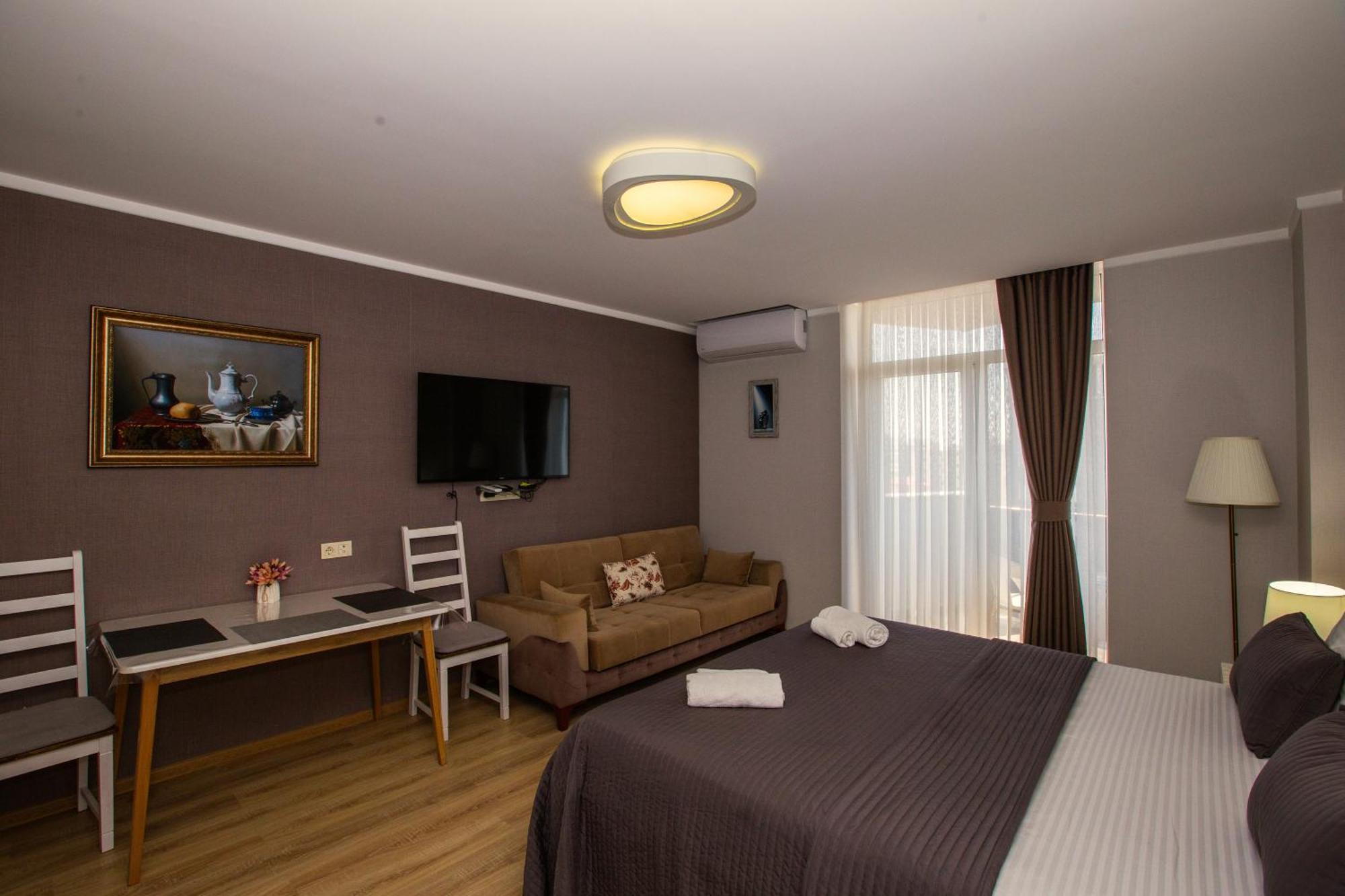 Panorama Sea Tower Aparthotel Batumi Exterior photo
