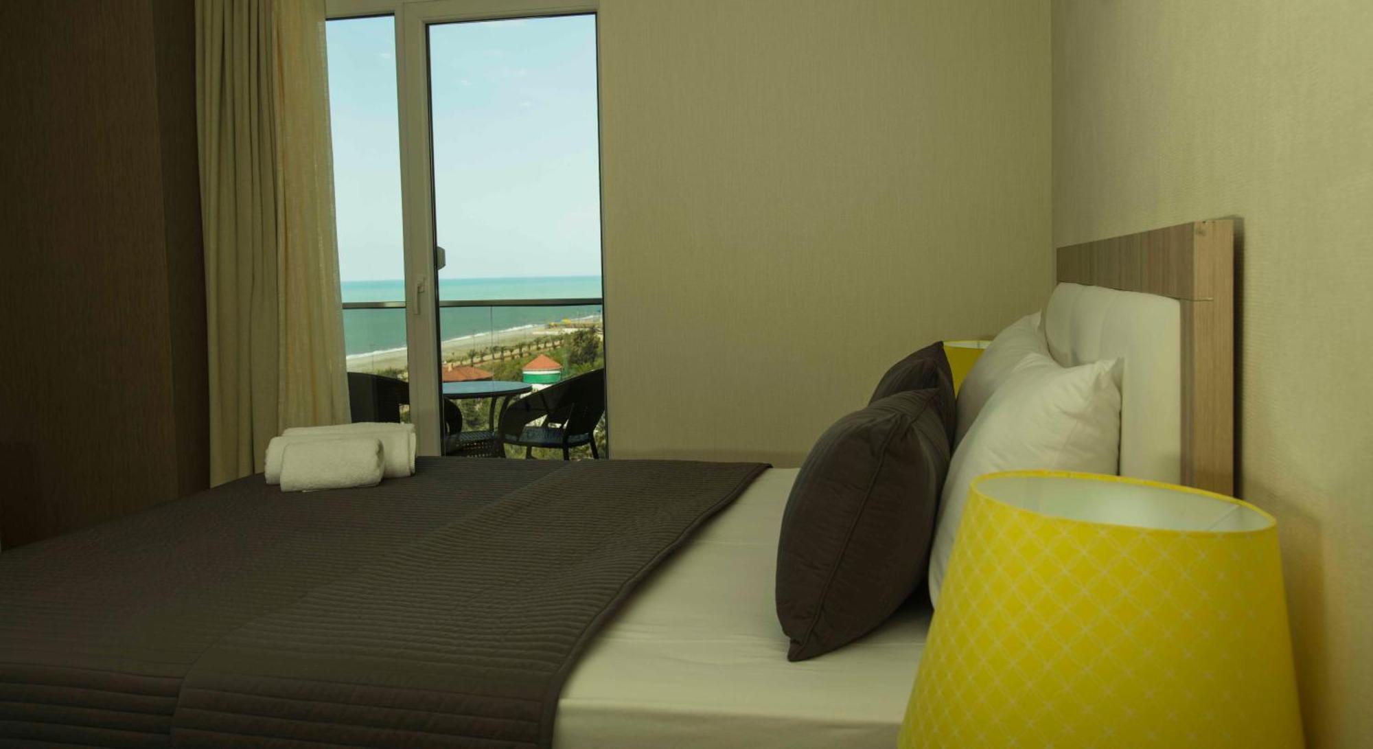 Panorama Sea Tower Aparthotel Batumi Exterior photo