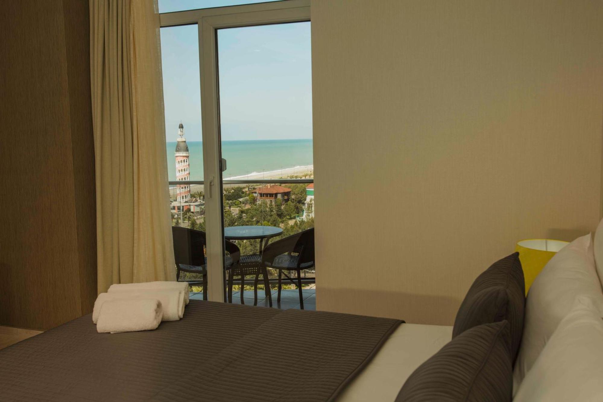 Panorama Sea Tower Aparthotel Batumi Exterior photo