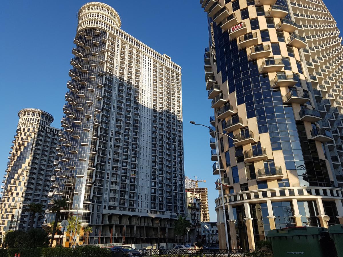 Panorama Sea Tower Aparthotel Batumi Exterior photo