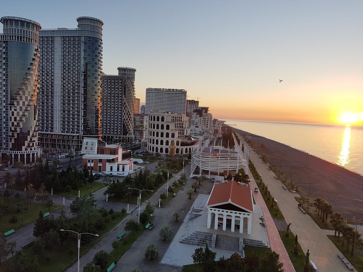 Panorama Sea Tower Aparthotel Batumi Exterior photo