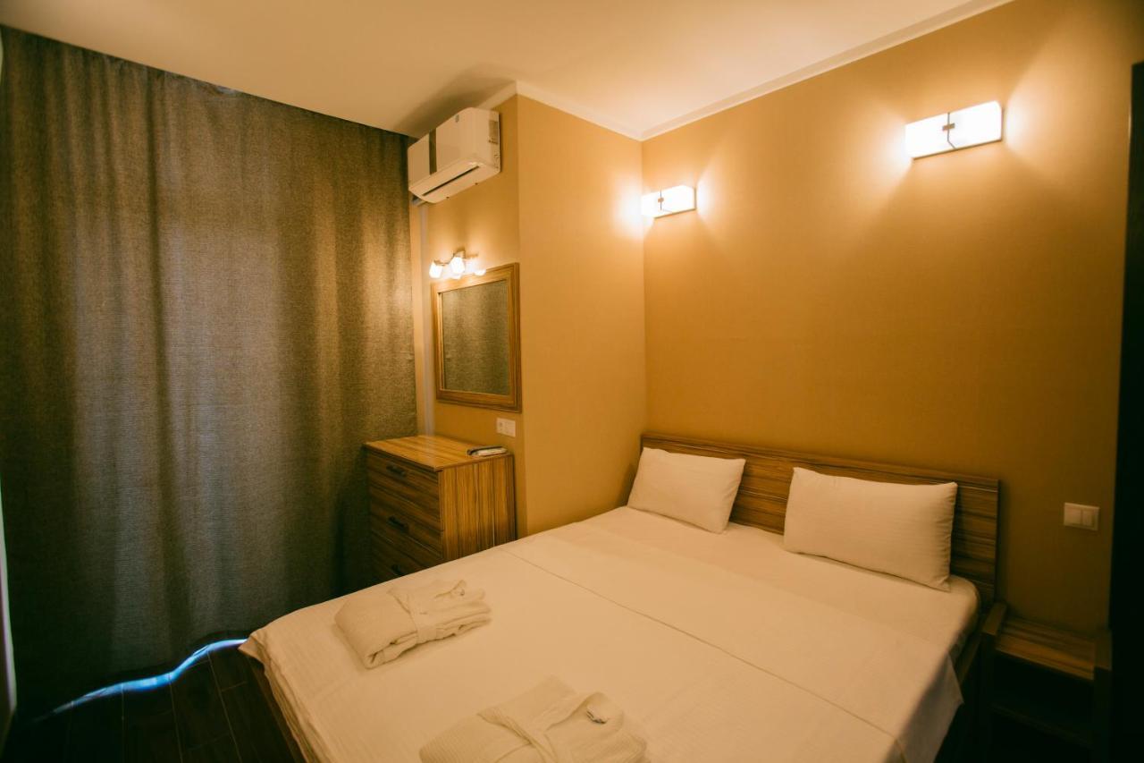 Panorama Sea Tower Aparthotel Batumi Exterior photo