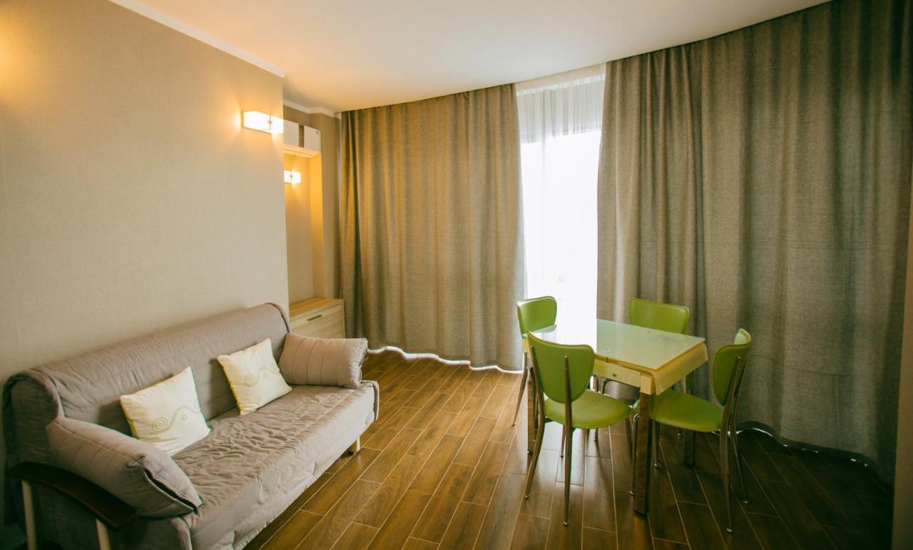 Panorama Sea Tower Aparthotel Batumi Exterior photo